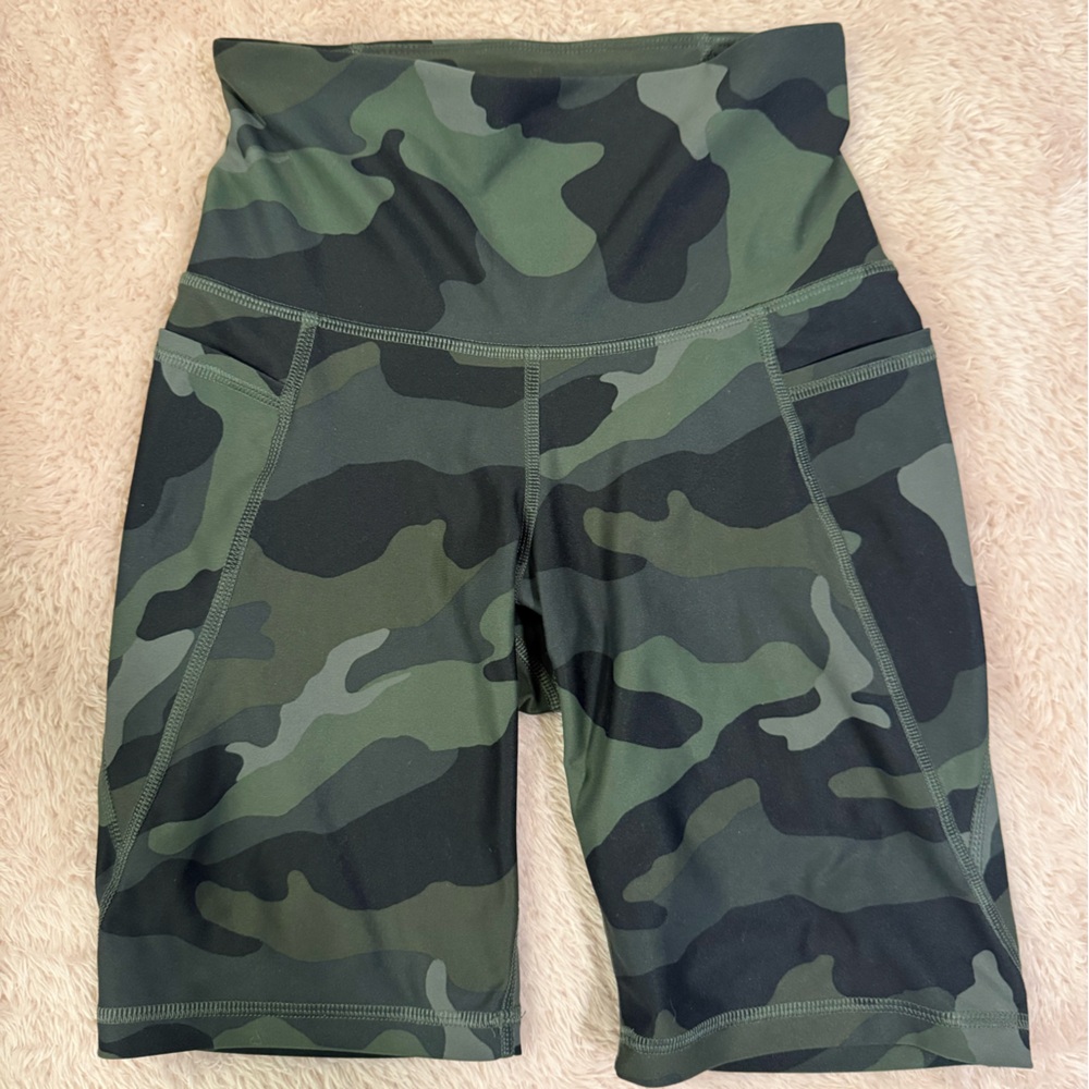 🟠🟠Old Navy Camouflage Bike Shorts